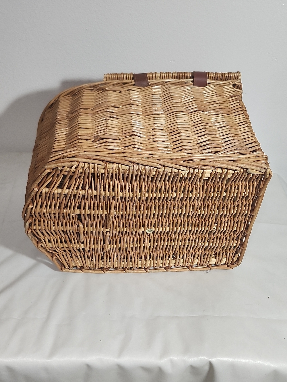 Woven Straw Picnic Basket with Citrus Print Lining - Picture 6 of 6